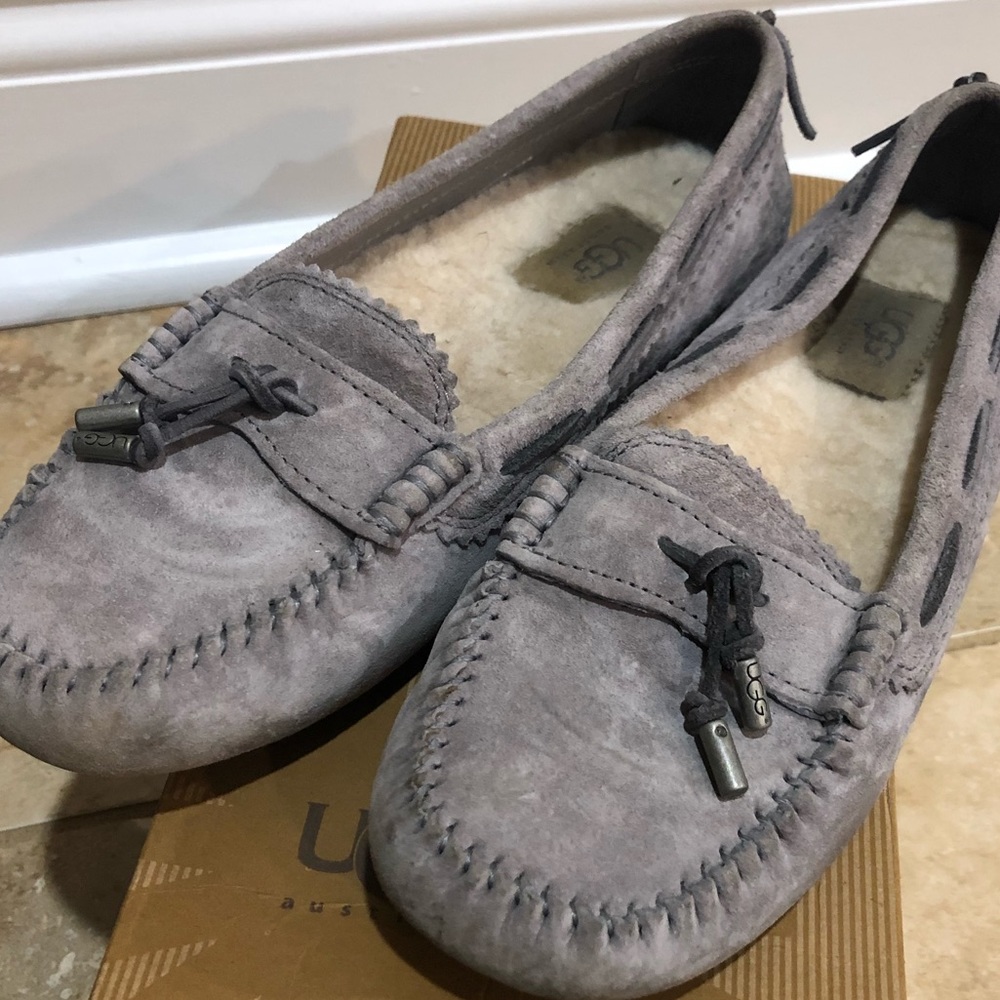 Uggs slippers size 6